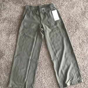 BNWT Lululemon On the Fly wide leg pant 8